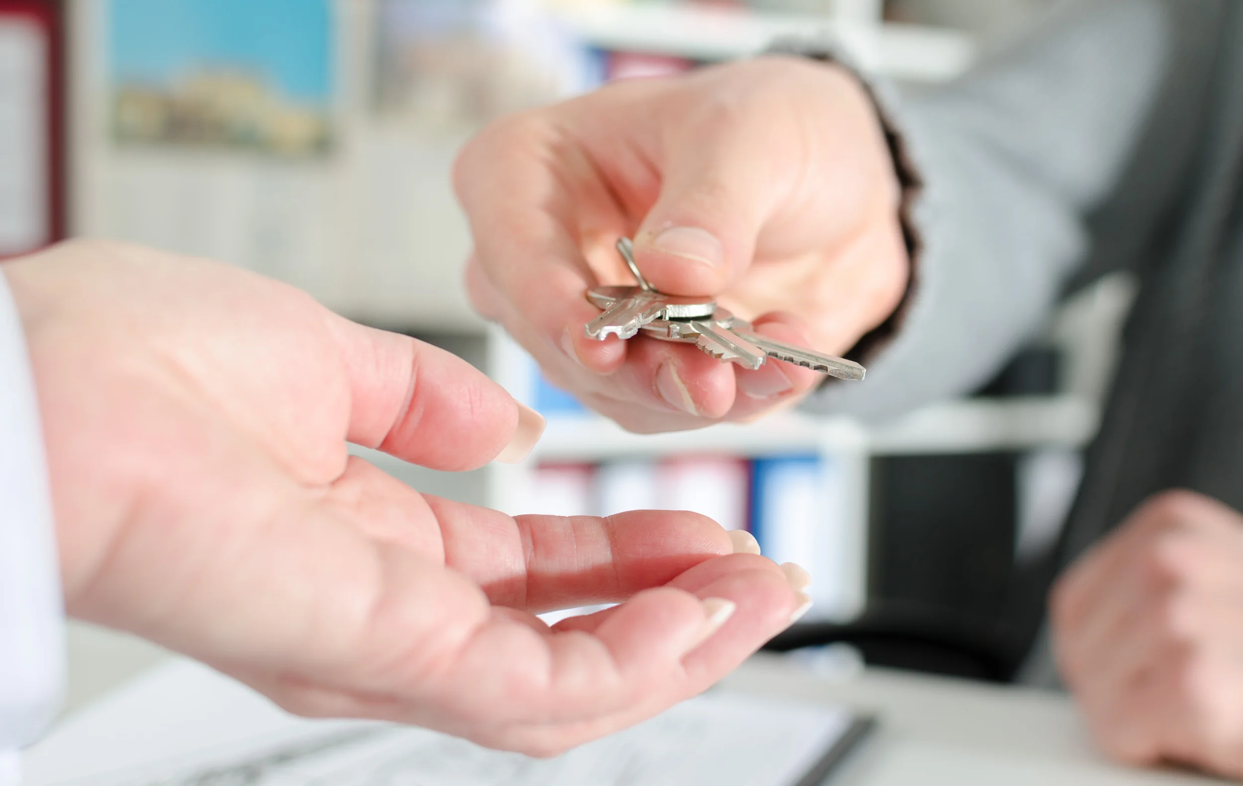 83941035_Hand_with_Keys.jpg