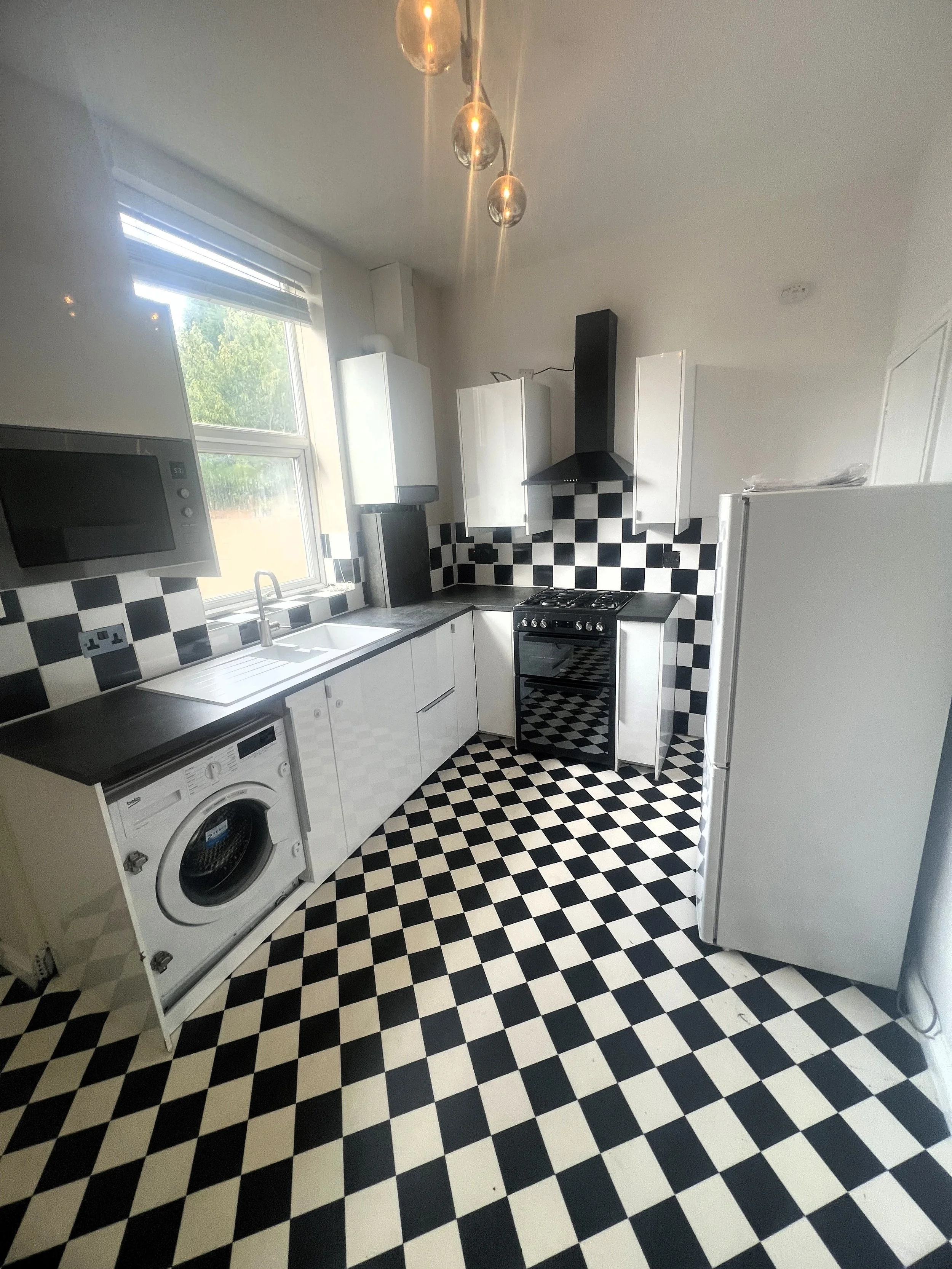 Kitchen1.JPG