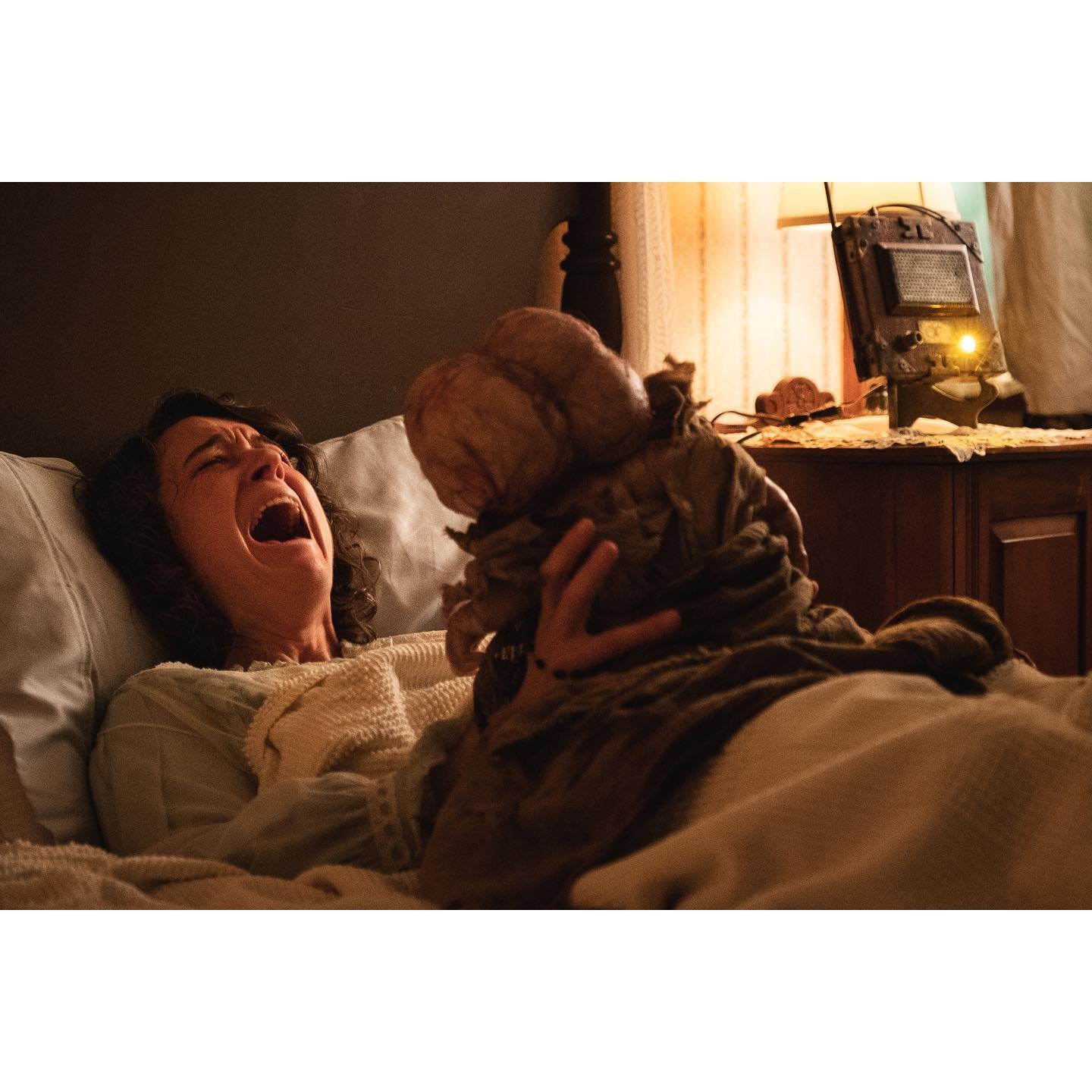 @pieceybits scaring the shit out of me and everyone else in the room during her performance in @dn.shortfilm. This unbelievable, fully animatronic monster was a masterpiece put together by the guys at @amazingapeproductions. Incredible.

@dn.shortfil