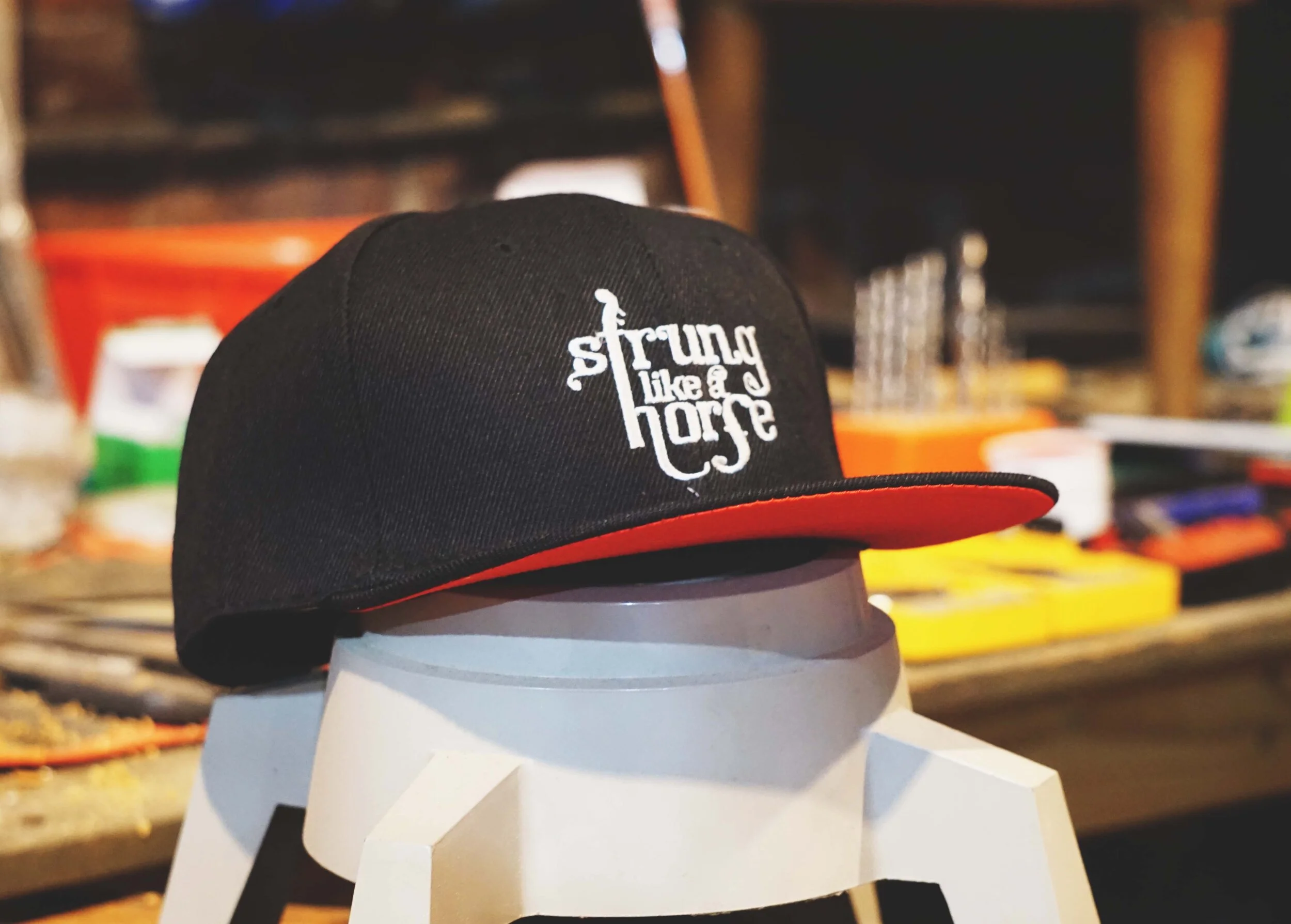 Black Embroidered Snapback Cap / Red 