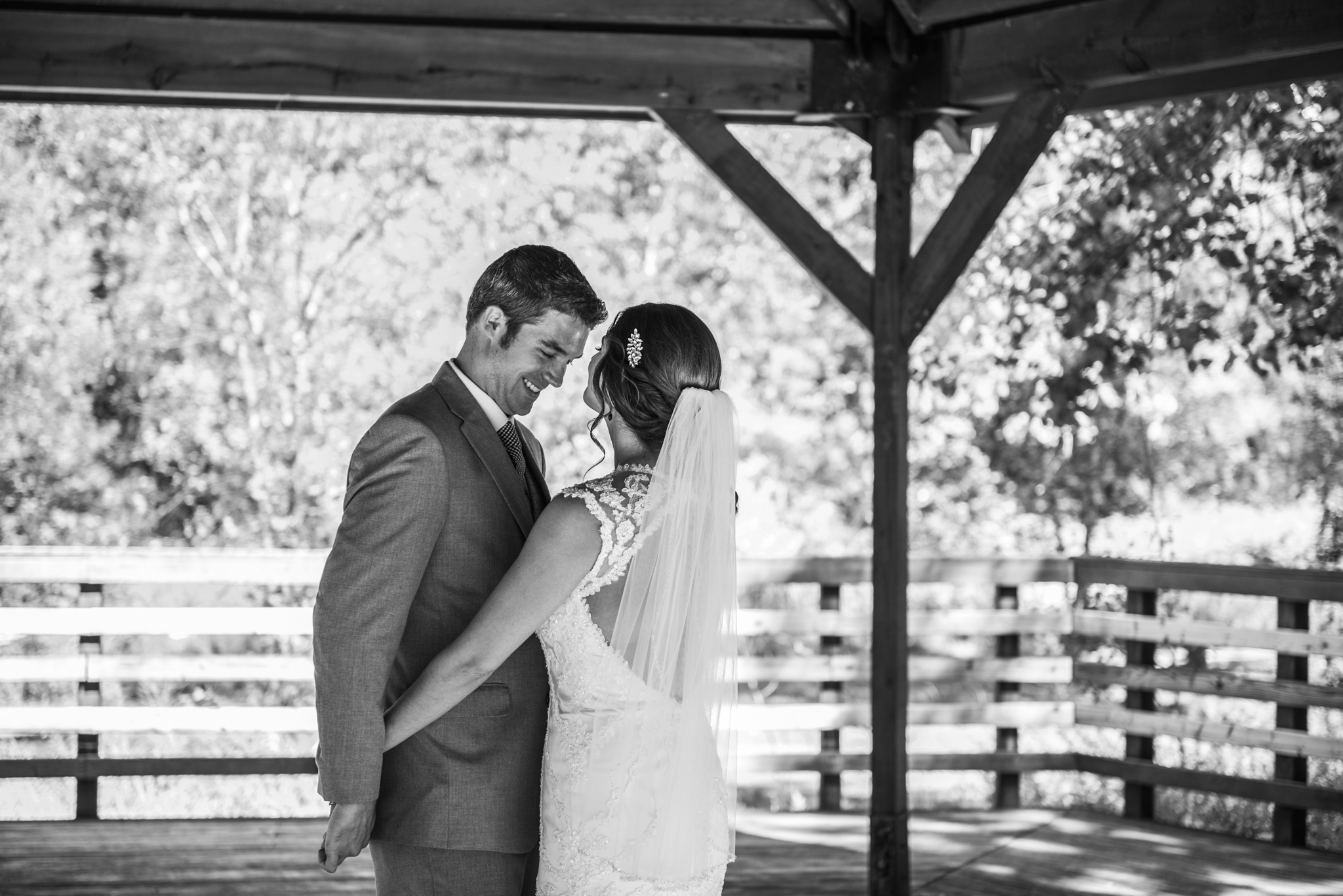 HeatherMike-Wedding-Online-FirstLook-23.jpg