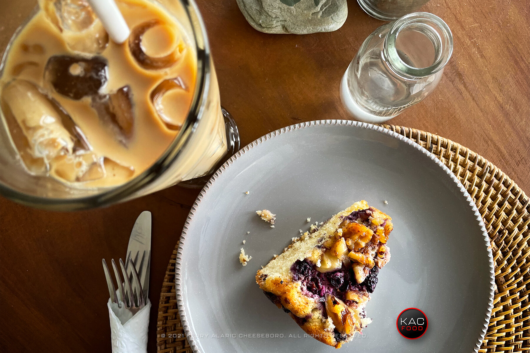 kac_food-210822-bayville-sage-bistro-blueberry-walnut-cake-iced-latte-1-1800-hor.jpg