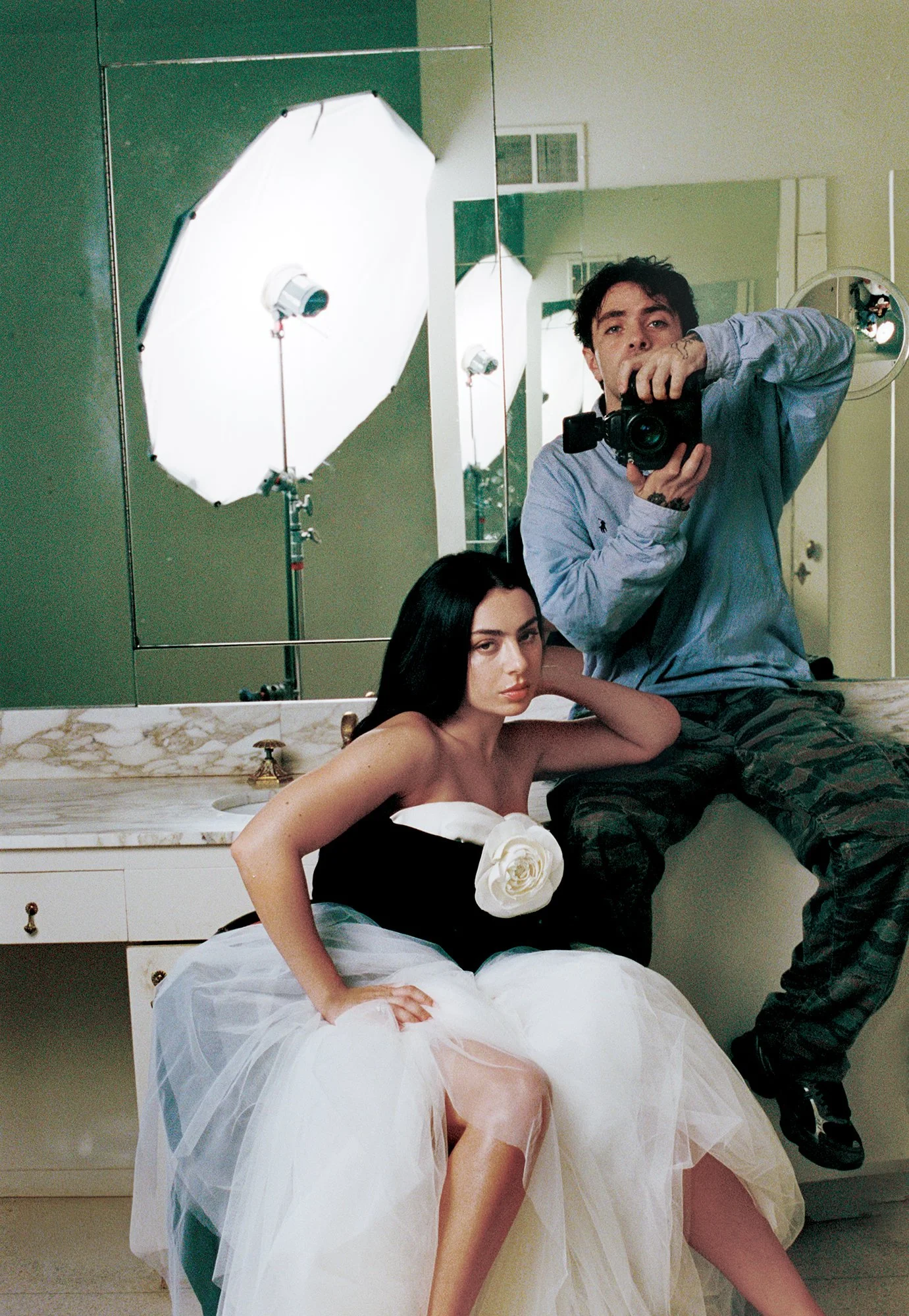 VF1025-VF-Charli-XCX-02.jpg