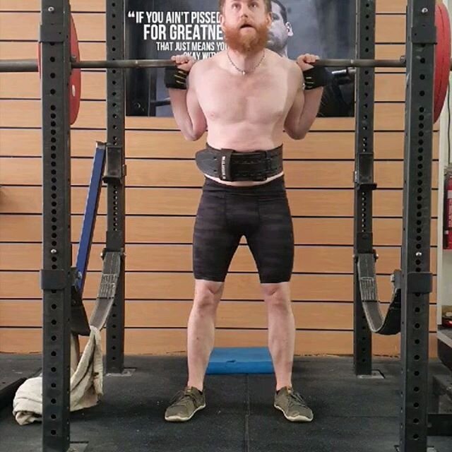 Training today was a little sluggish and I was desperately trying to find ways to entertain myself. 
135kg pause single at 8 RPE 
130kg triples on the deadlift trying to be super fast.... felt fast but definitely doesn't look Like it. 
Took a photo o