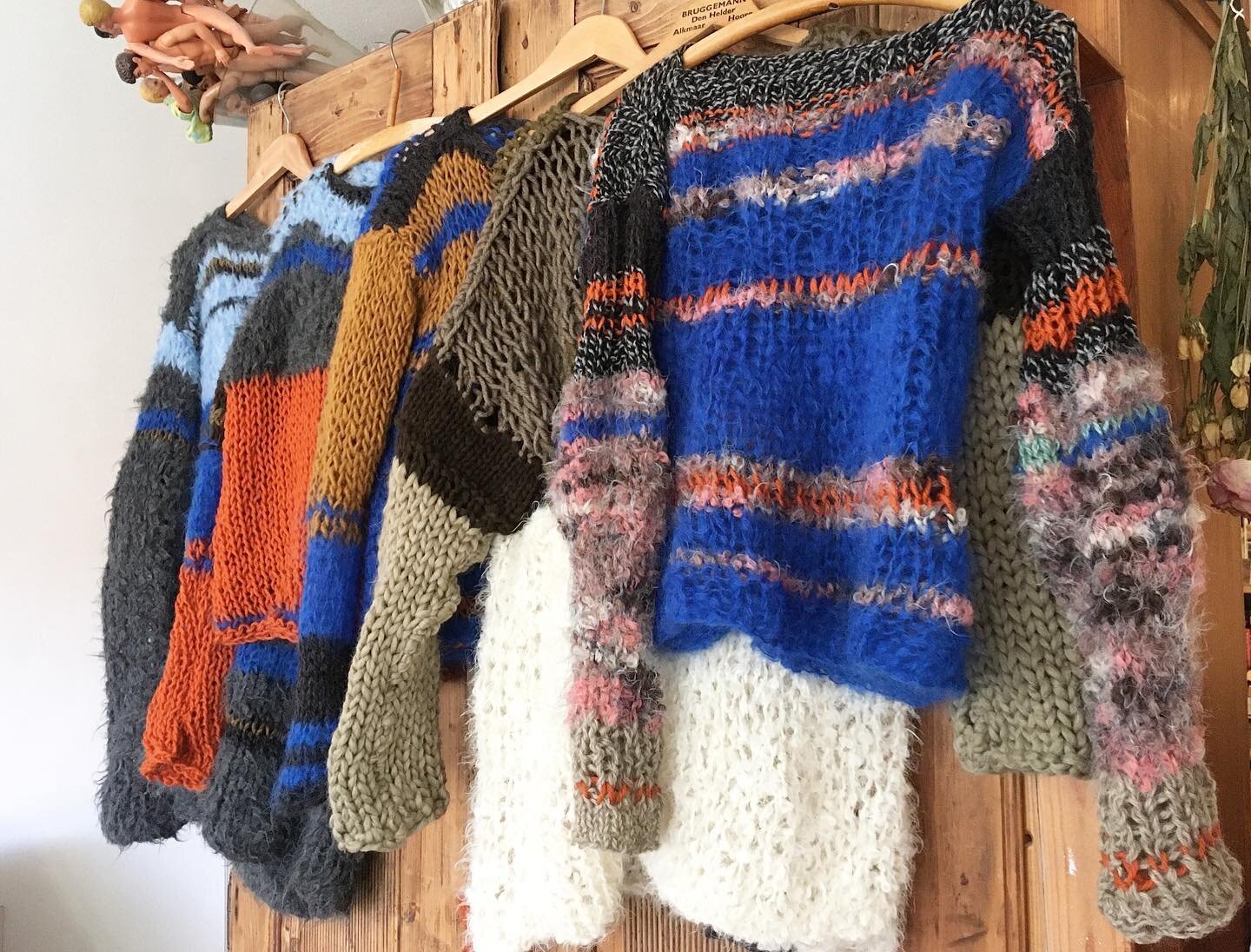 5 of five in five weeks.lazy knitter using 9 to 20
#knitting #knitwear #size36 ;) that&rsquo;s me #sweaters #homemade #clothes #clothing #design #colorstudy #colorful #seethrough #seethroughtops #short #shortstyles #whoisafraidofredyellowandblue with
