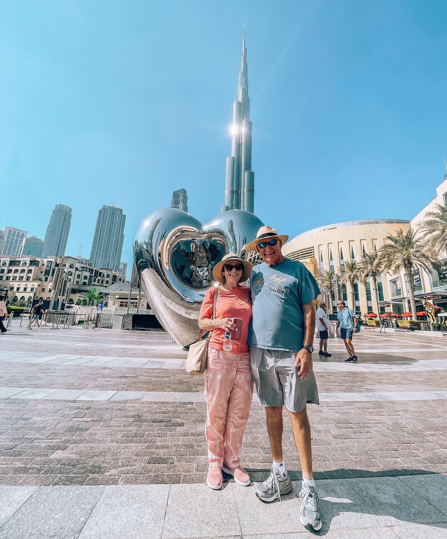 Soaking up the sunshine with wanderers in Dubai from Miami 😎☀️ 

&bull;
&bull;
&bull;
&bull;
&bull;
&bull;
&bull;
&bull;
&bull;
&bull;
#visitdubai #mydubai #dubai #uae #dubaitourguide #frommers #mylpguide #shetravels #exploremore #wanderlust #fodors