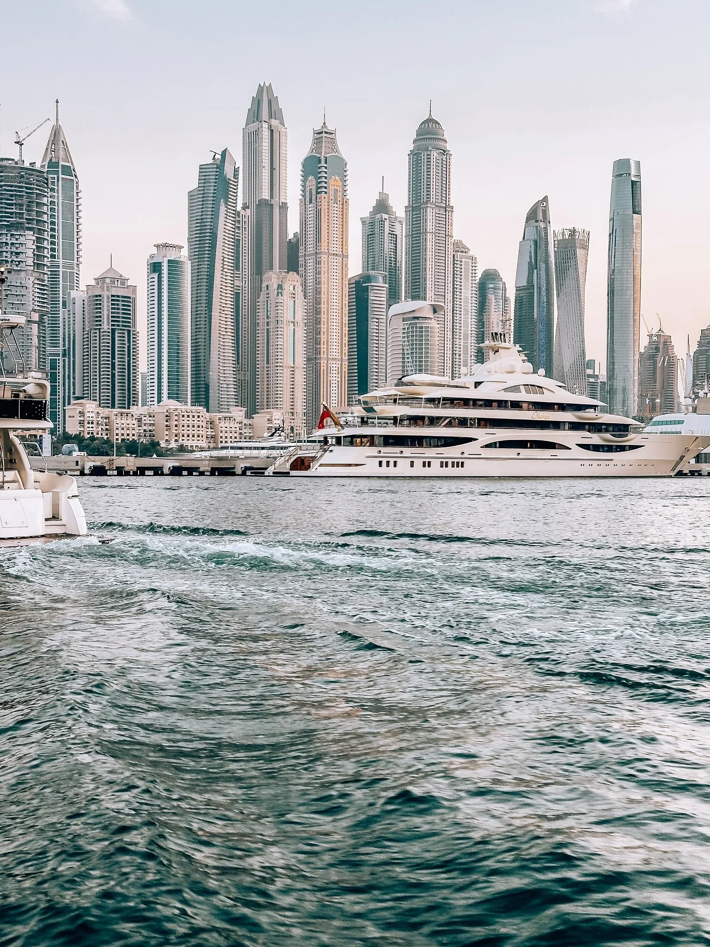 Finale of our Dubai Landmarks Tour 🛥️ 🌊: Marina towers pose, yachts cruising, and the sky ends with a textbook Dubai-pink mic 🎤 drop 💗 

Winter is comiiiiingggg 🥰
&bull;
&bull;
&bull;
&bull;
&bull;
&bull;
&bull;
&bull;
#dubaimarina #visitdubai #