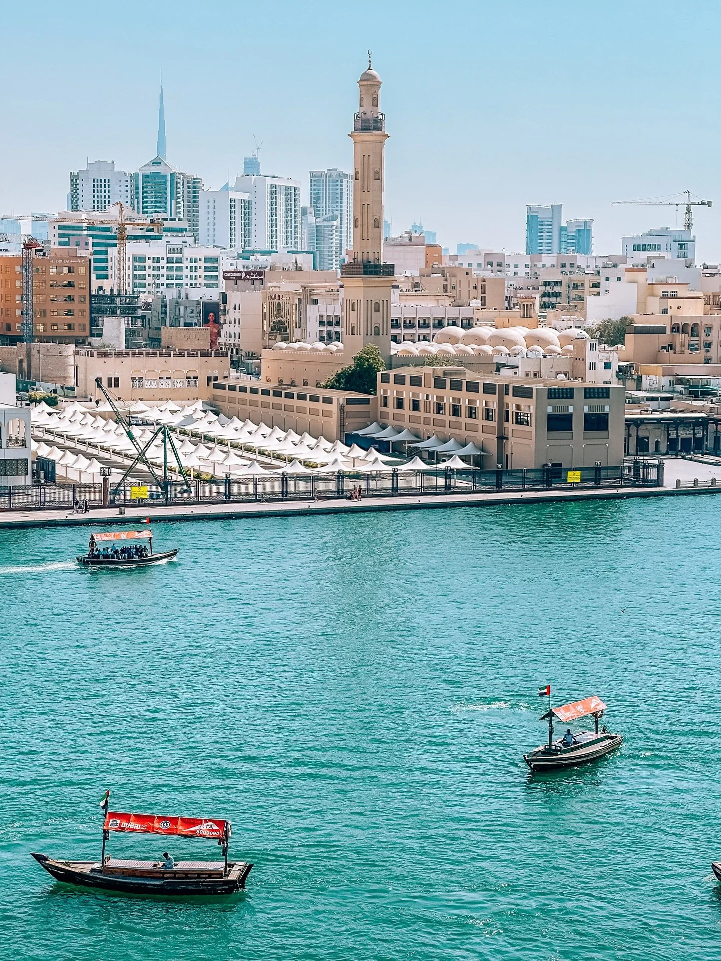 Dubai Creek, where the city slows to abra boat ⛵️ speed. The original commute and still its best view ❤️💚🤍🖤.
&bull;
&bull;
&bull;
&bull;
&bull;
&bull;
&bull;
#olddubai #olddubaitour #dubaitours #dubaitourguide #visitdubai #mydubai #uae 

[Old Duba
