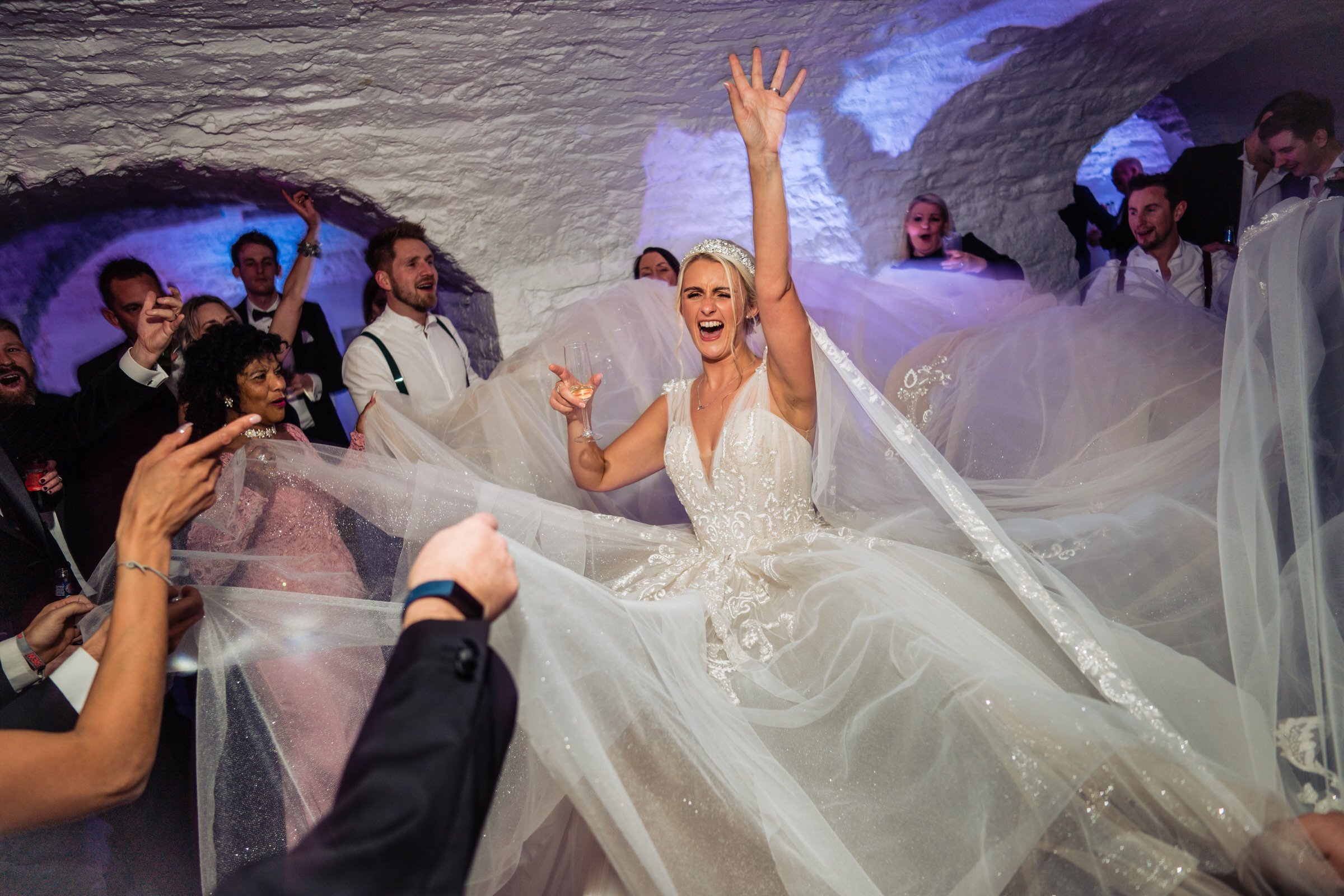 bride - dancing - kingston estate.jpg