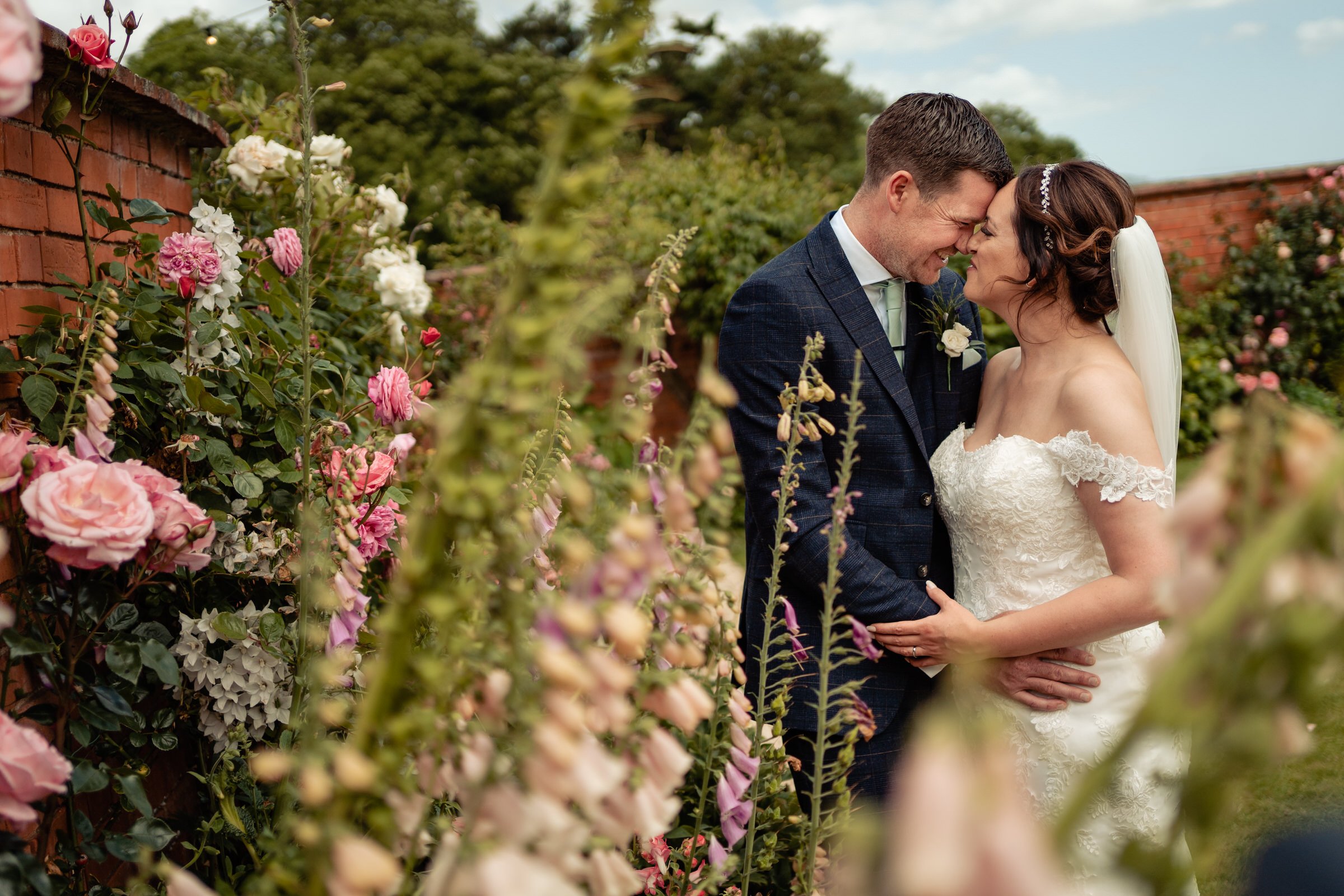 upton barn - wedding - flowers - bride - groom.jpg