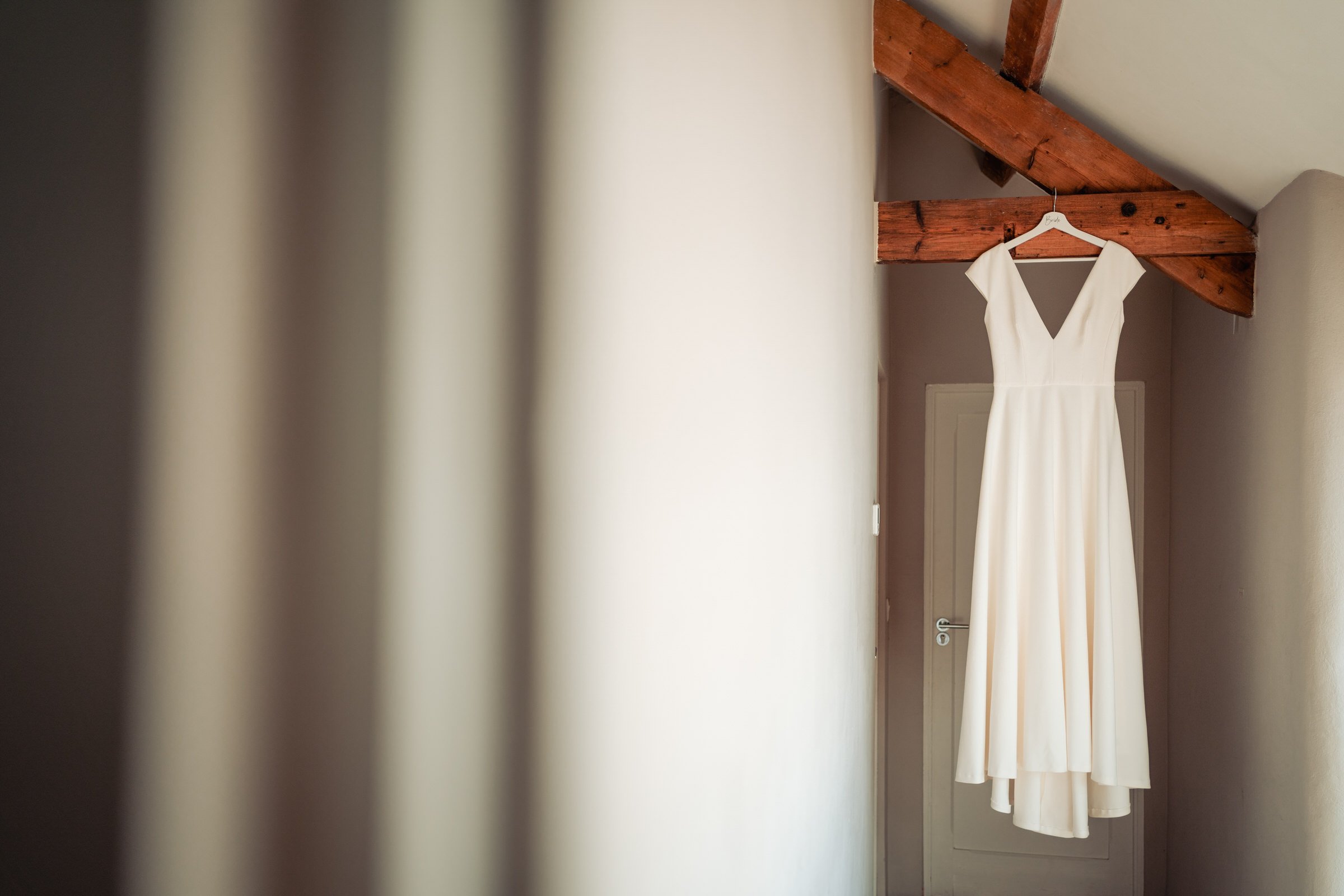 wedding dress - trevenna barns - cornwall.jpg