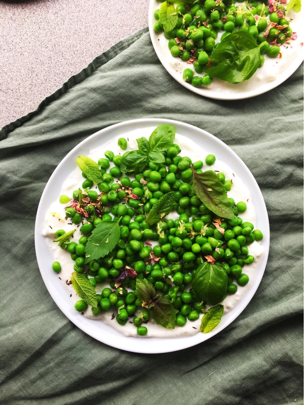 peas-herbs-yogurt-noghlemey-2.jpg