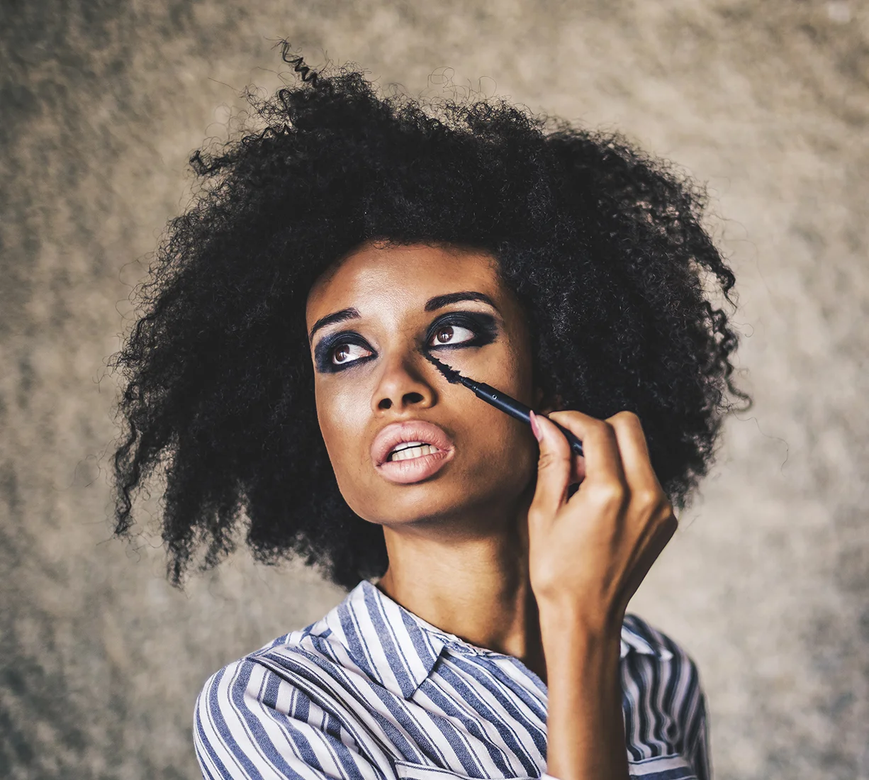 mascara_clr_crop.jpg