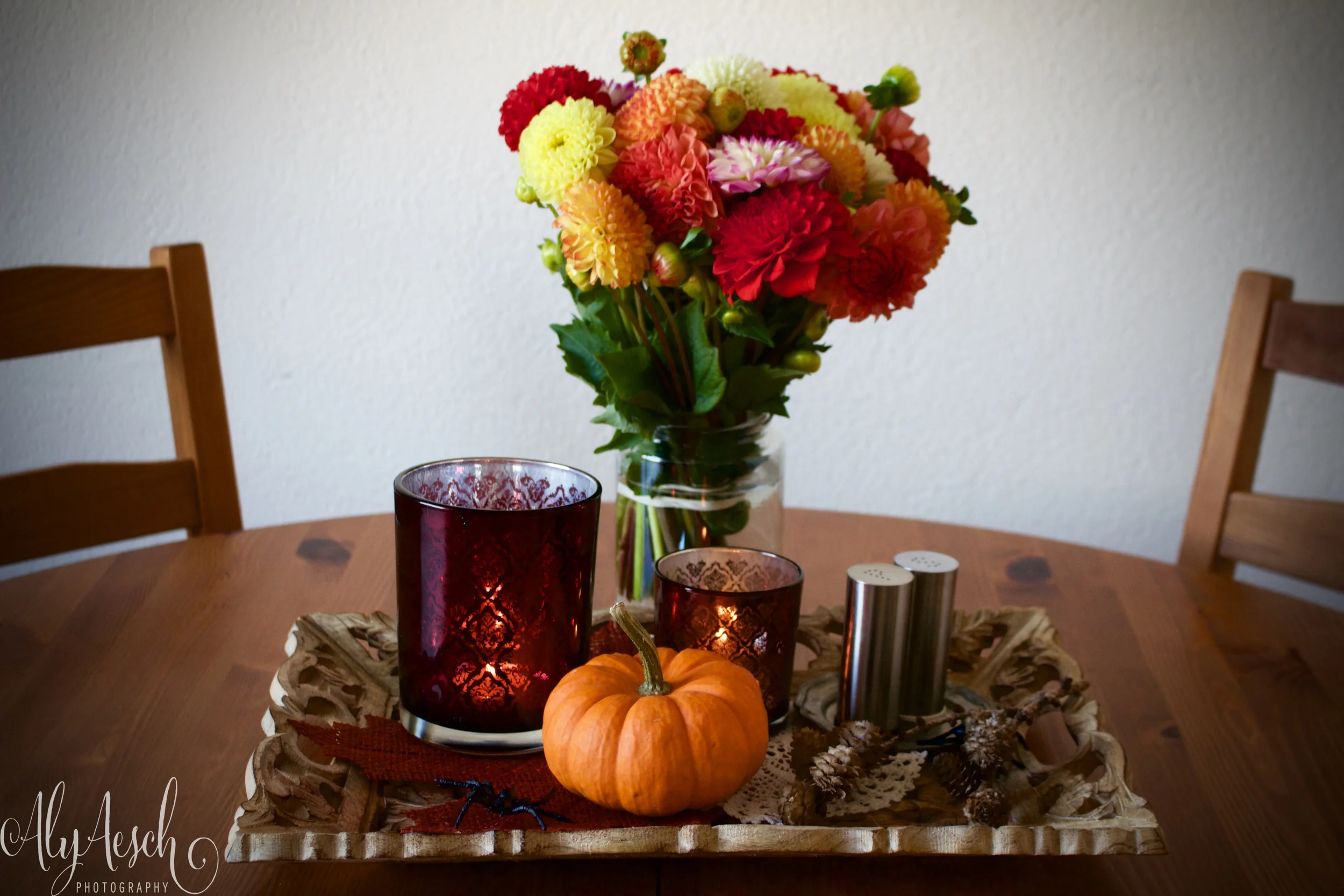 This tray was found at Migros, and when I saw it, I knew that I needed it in my life. The vintage wood really goes with any season and any color scheme that I decide to go with. The pine cones, pimpkin, and flowers are all real. There is just something special about having some decor from nature in my apartment. Candle Holders - Depot Salt and Pepper shakers - Ikea Fake Spiders - Franz Carl Weber