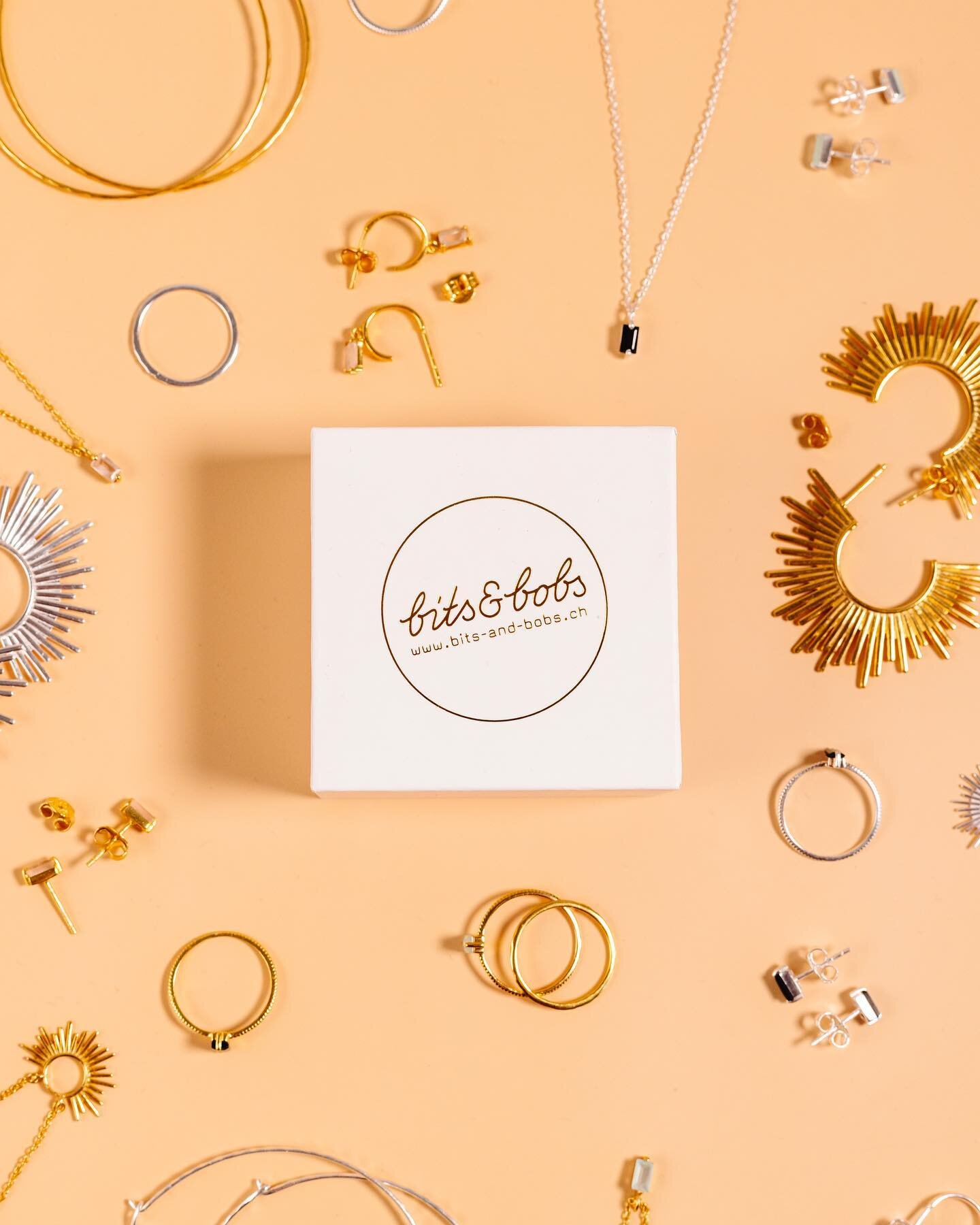 When you put your heart into creating your product, capturing it to show off all the details of it is so important 📸❤️

Have you seen this jewelry collection designed and made by @bitsandbobs_shop ?? 
Congratulations on your very own collection Tani