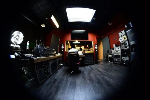 Adrian Younge Presents Linear Labs Studio