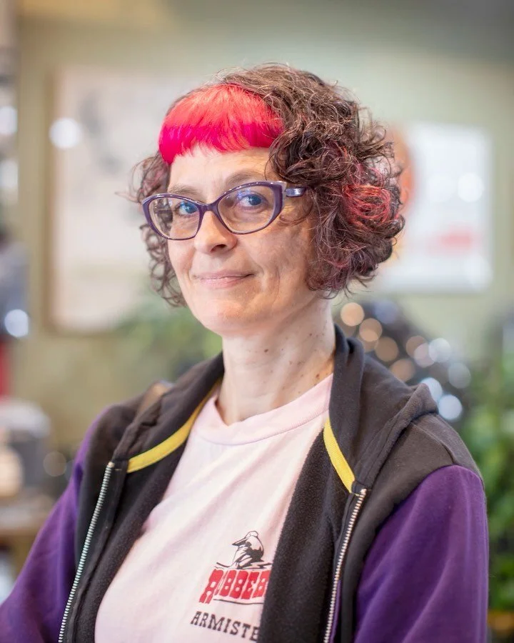 Color block bangs and curly bob haircut by our Artform artist @hairbycynthia_n. What a fun look! To achieve this bright pink bang Cynthia used @pulpriothair in the shade Cupid. 

You can book Cynthia with the link in our bio. She&rsquo;s available fo