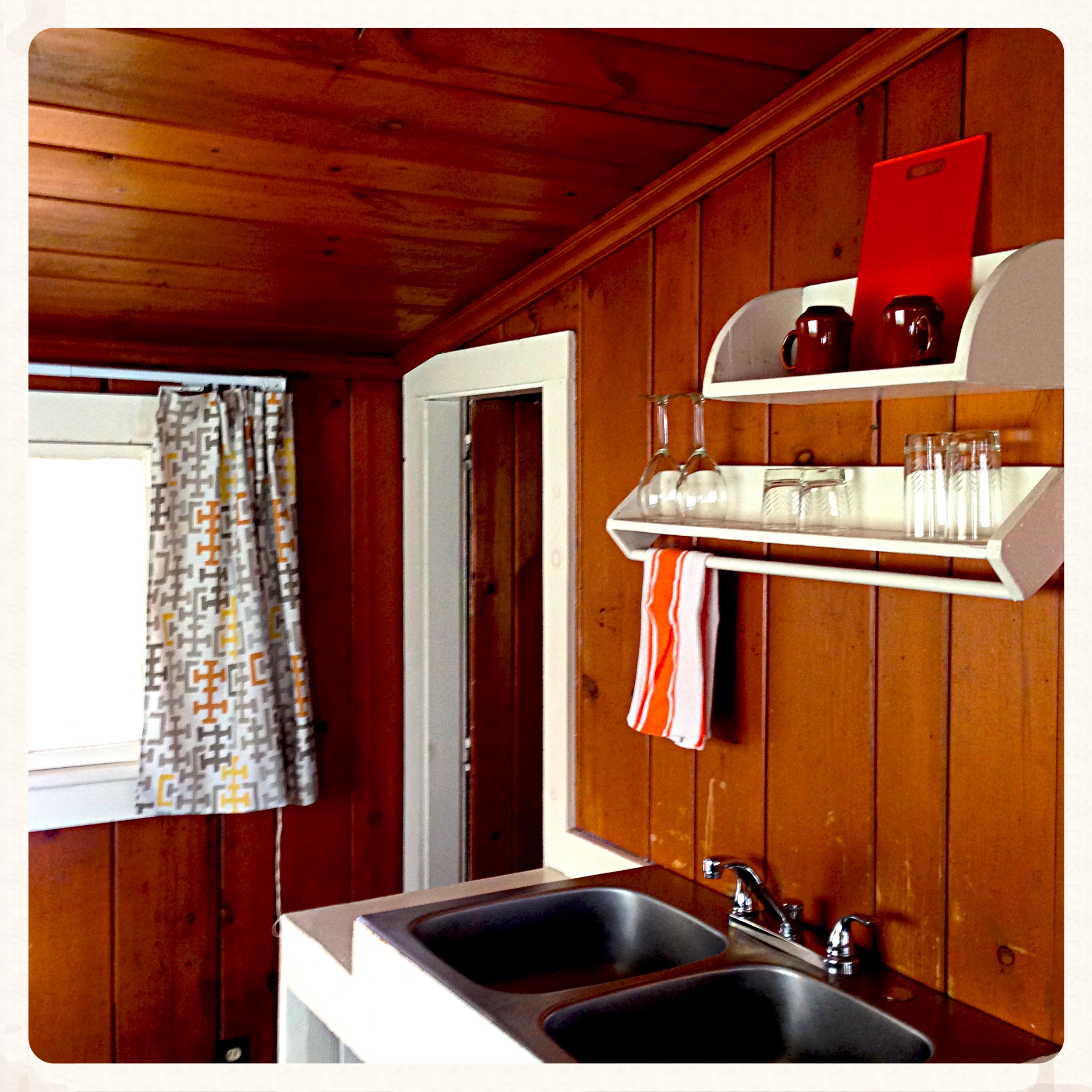 rocket_room_kitchenette.jpg