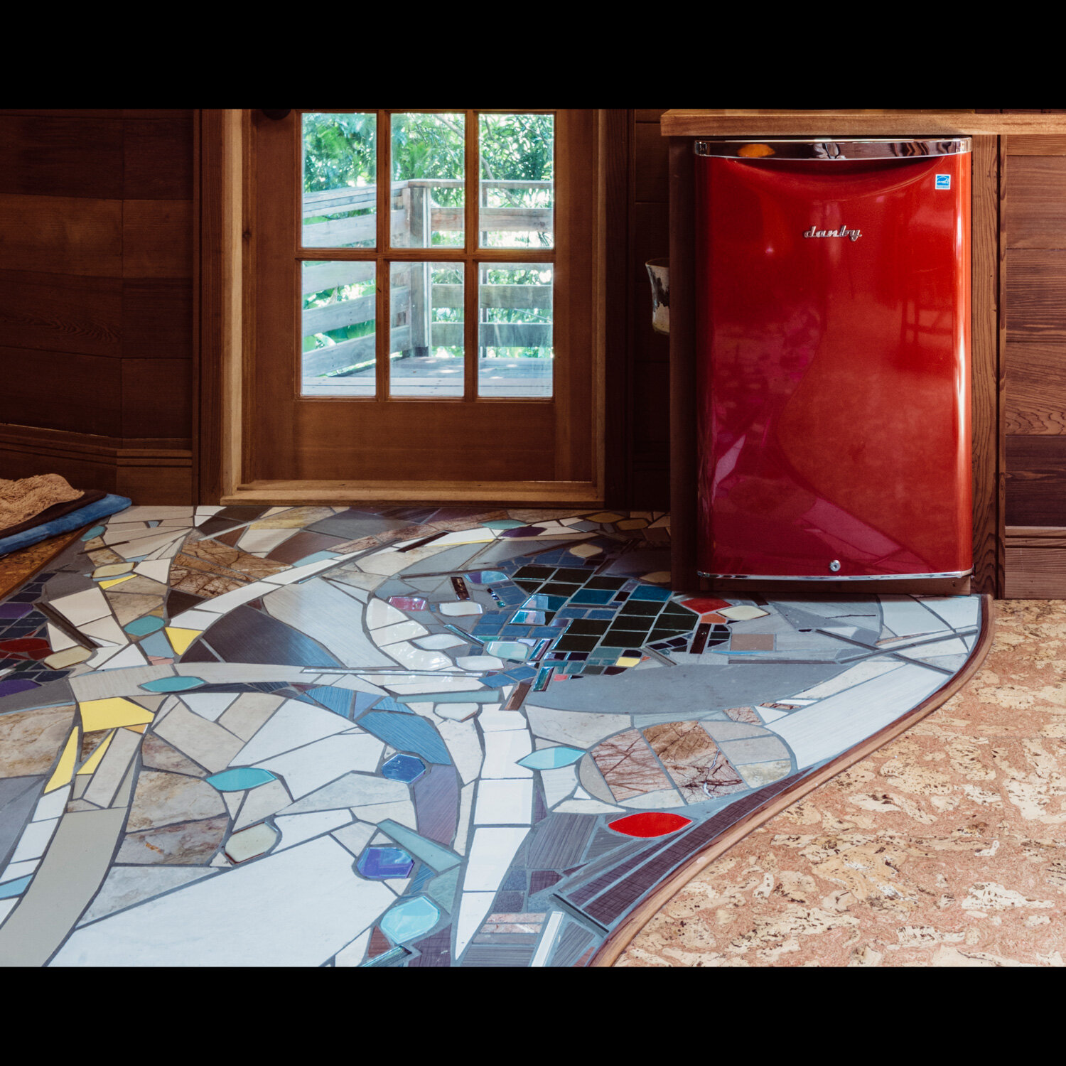 floorpiece_with_red_fridge.jpg