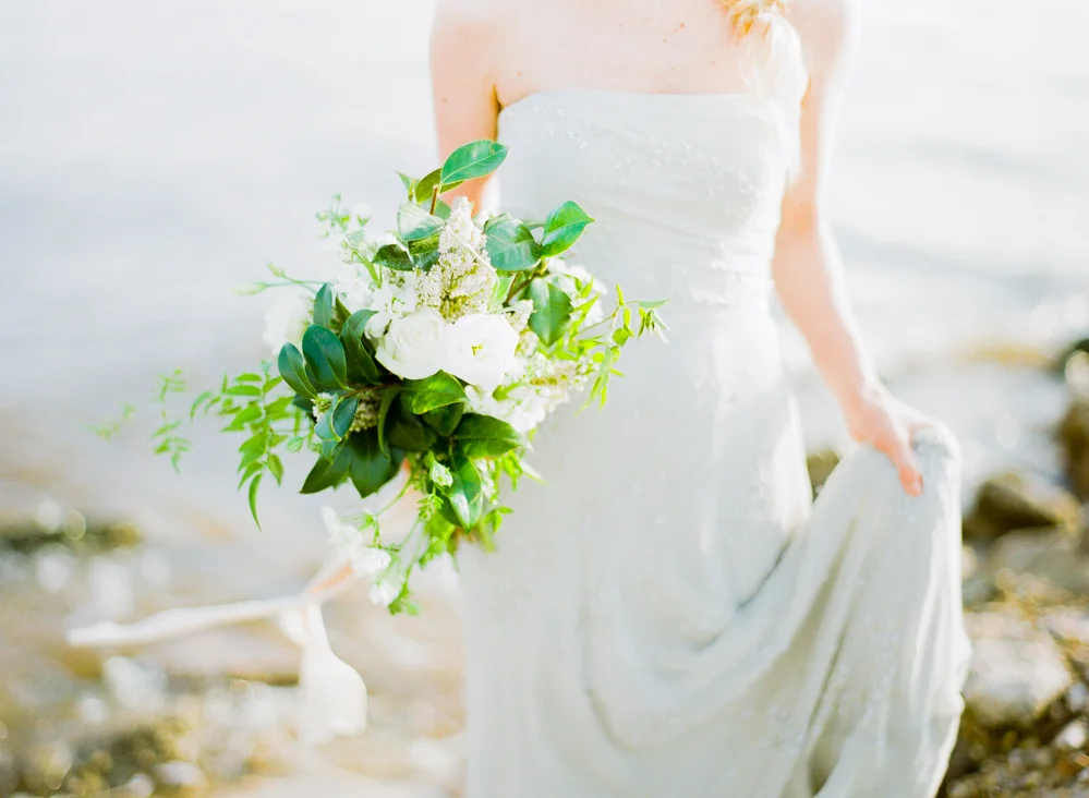 Photo by Lance Nicoll Photography; florals by Leaf + Petal Nola. 