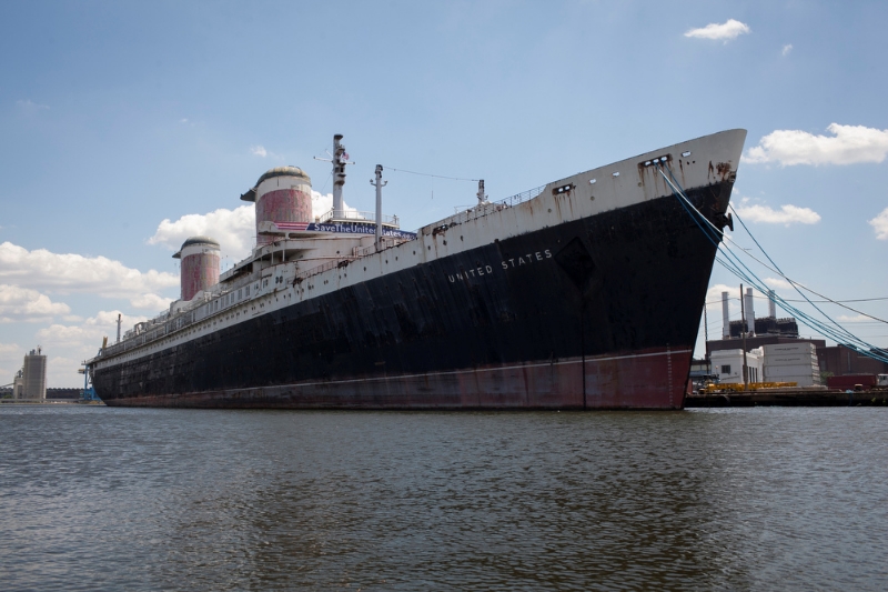 SS United States moored along the Delaware River in Philadelphia - waiting for her Future. (Credit: The Hartford Guy via Flickr cc )