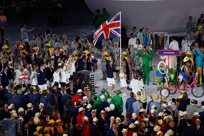 Andy Murray leading Team Great Britain and Northern Ireland into Olympic Stadium for the Opening Ceremony for Rio 2016. Image Source: Agência Brasil via Wikimedia Commons cc