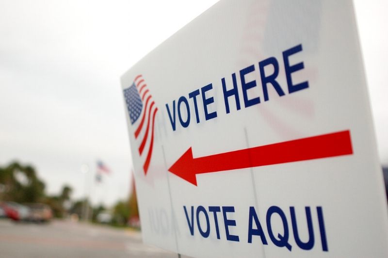 "Vote Here/Vote Aqui" sign in Orlando, Florida - 2008. Image Credit: Erik (HASH) Hershman via Flickr CC