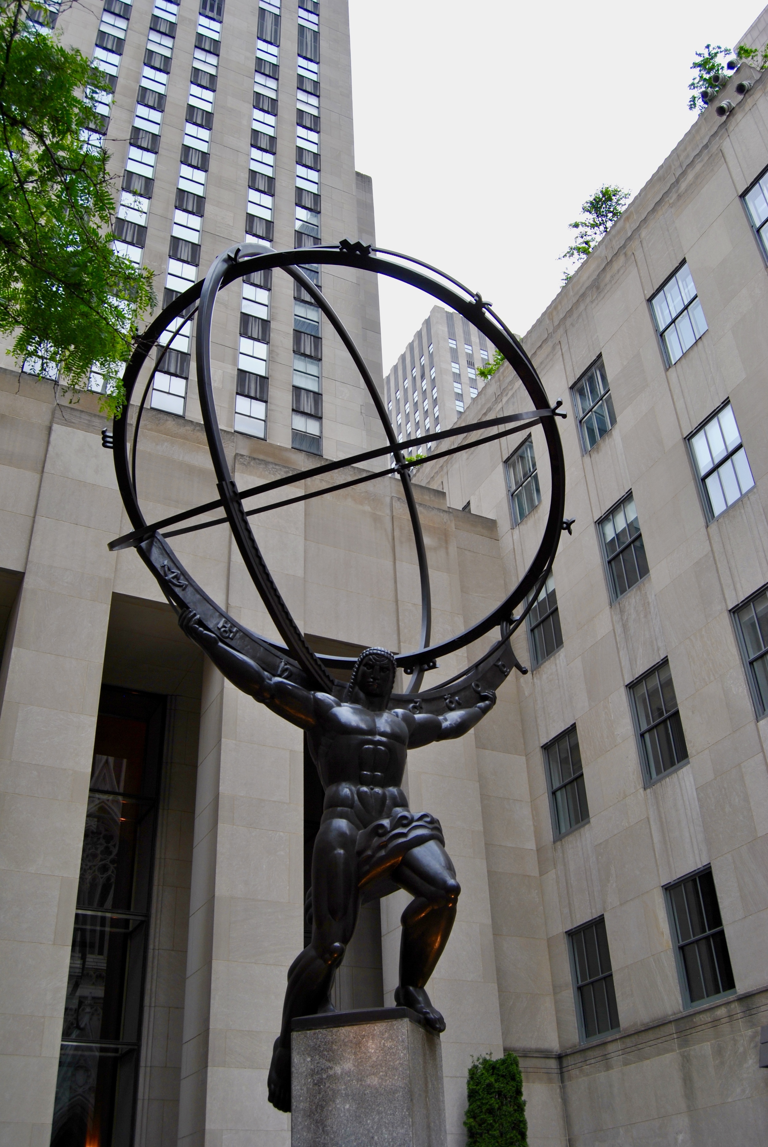 Atlas by Lee Lawrie