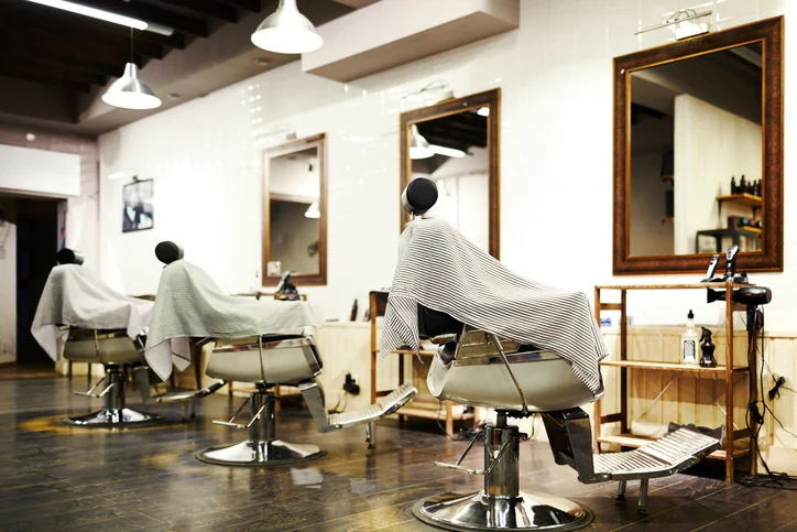 Empty-barbershop-537355990_726x484.jpeg