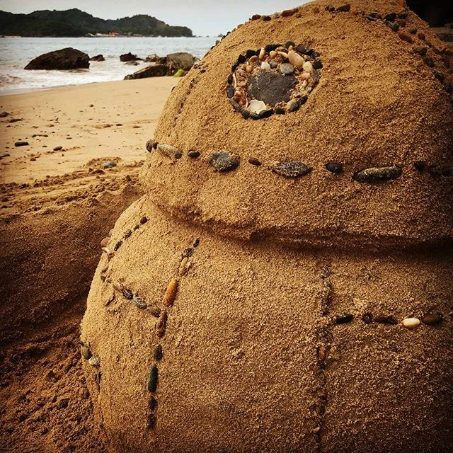 #bb8 enjoying some Christmas sunshine in Mexico #ixtapa #mexico #azulixtapagrand #sandcastle