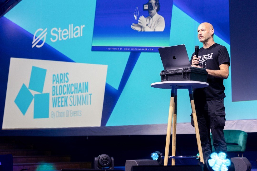 Un moment incroyable avec Joseph Lubin, co-cr&eacute;ateur d'Ethereum, lors de la conf&eacute;rence Paris Blockchain Week au carrousel du Louvres ! 🚀✨

Sur sc&egrave;ne, il a partag&eacute; sa vision du futur de la blockchain et de l'impact qu'elle 