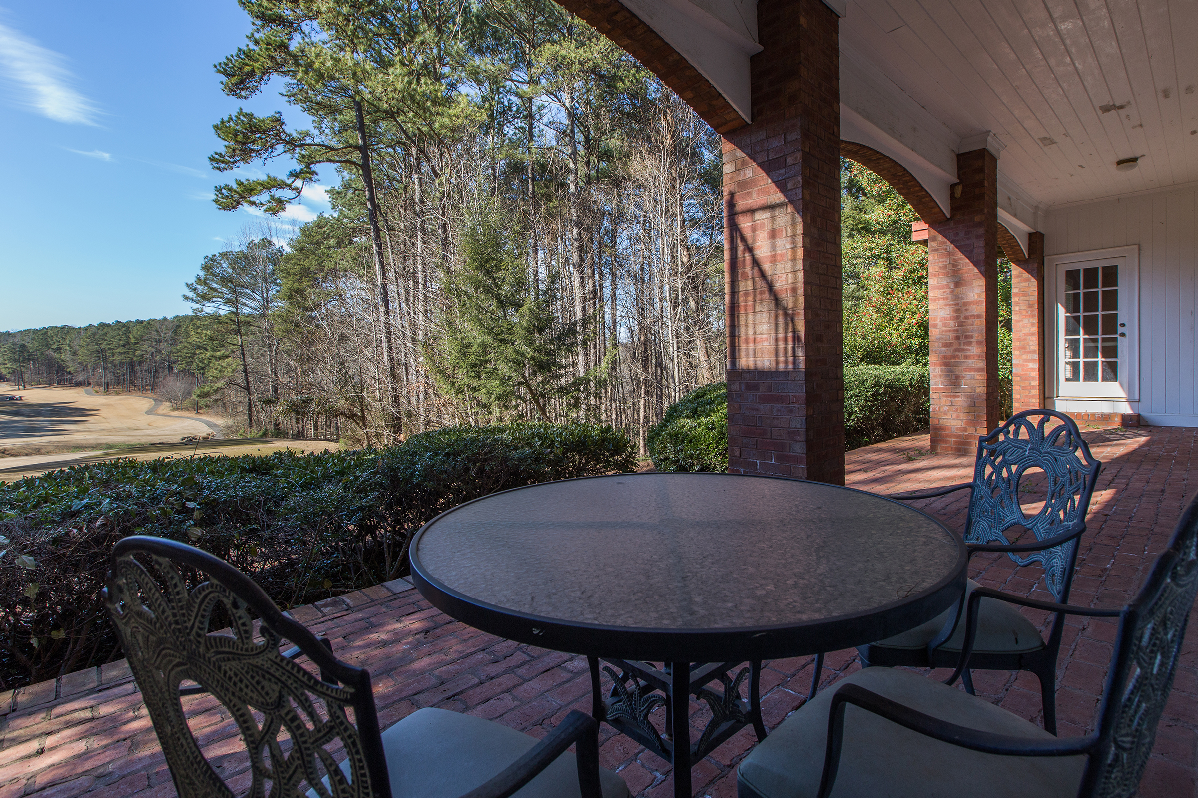 OUTDOOR BREAK AREA, ALPHARETTA, GA