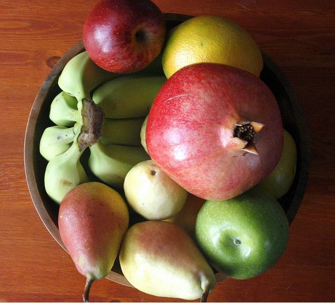 Fruit bowl by 'Yosarian' (2009). Source: Wikipedia
