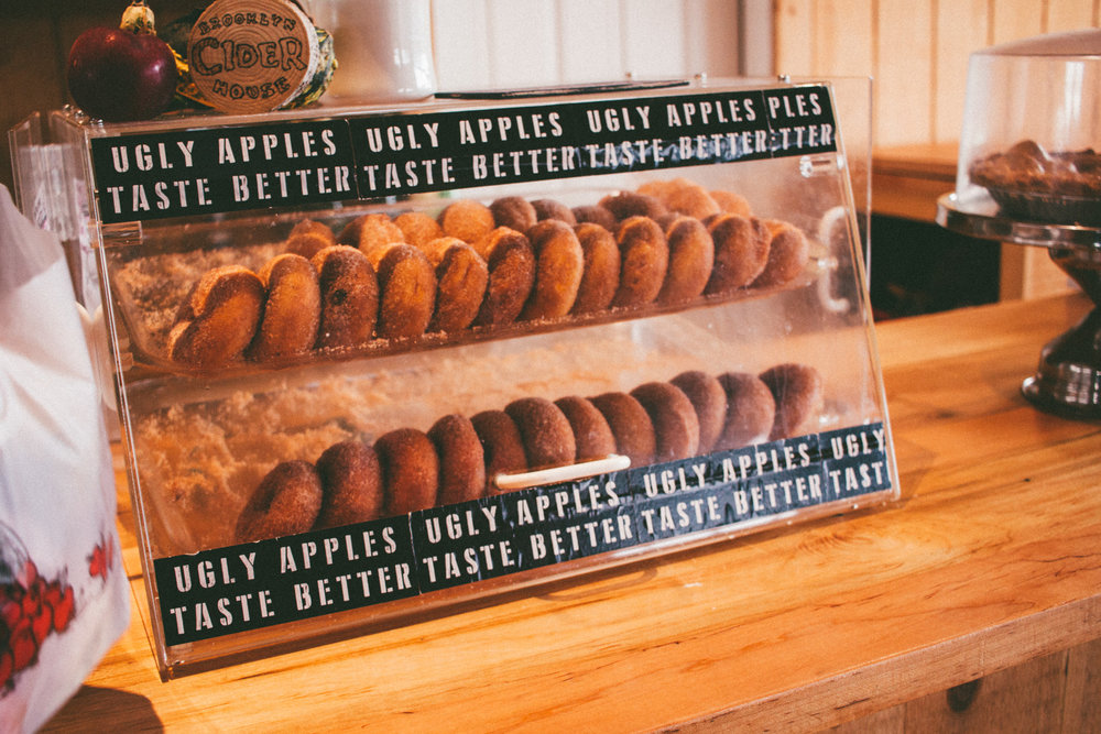  Take a look at those fresh apple cider donuts!&nbsp; 