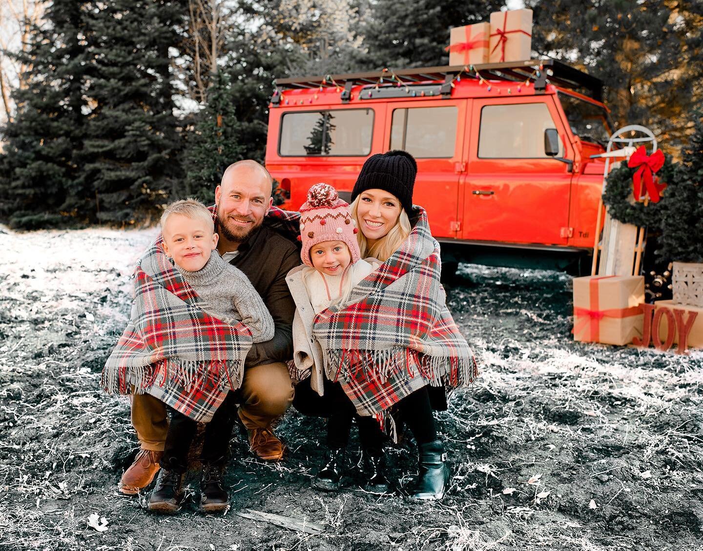 Merry and Bright

#defendermini #cfairchildphotography #ogdenphotographer #christmasmini