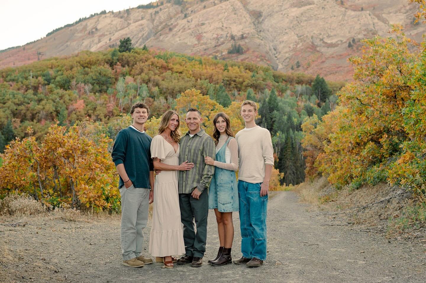 Fall really knew how to show off this year 🍁🍂🤎 It doesn&rsquo;t get any better than this!

#cfairchildphotography #ogdenfamilyphotographer #northernutahfamilyphotographer #ogdenminisessions #utahfamilyphotography