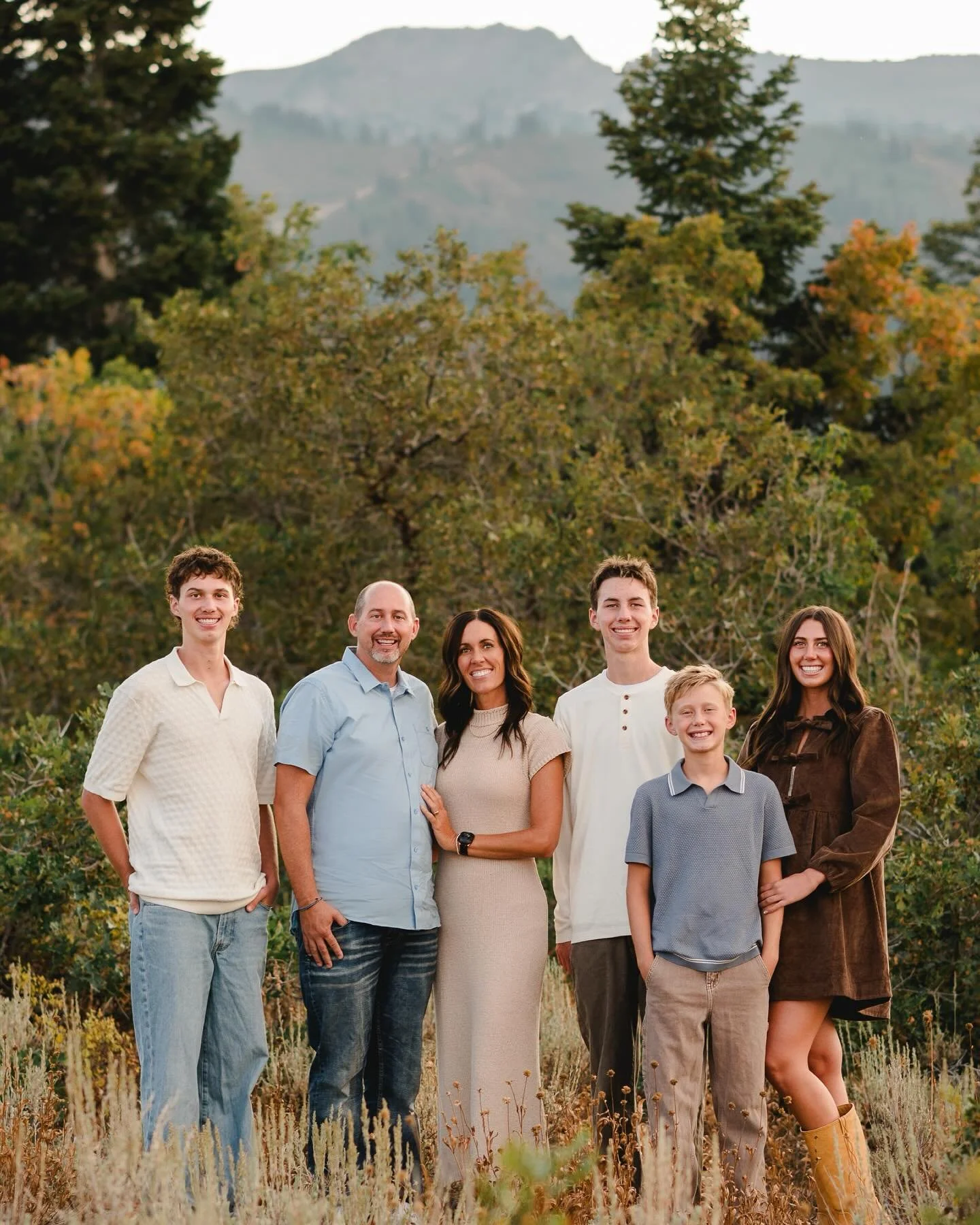Perfect late summer session before the leaves changed 🍂 thankful for shoots like this!

#cfairchildphotography #ogdenfamilyphotographer #northernutahphotographer