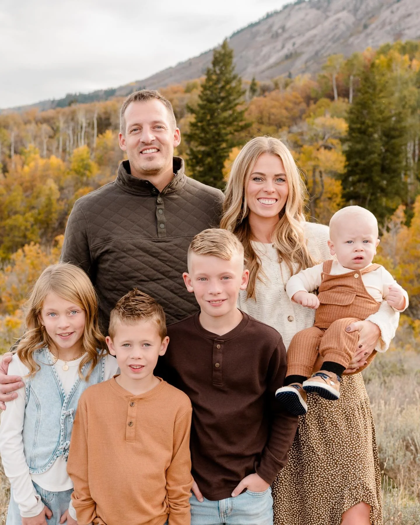 A mini session I&rsquo;ll never forget 🤍 Grateful for this sweet family and the evening we spent together.