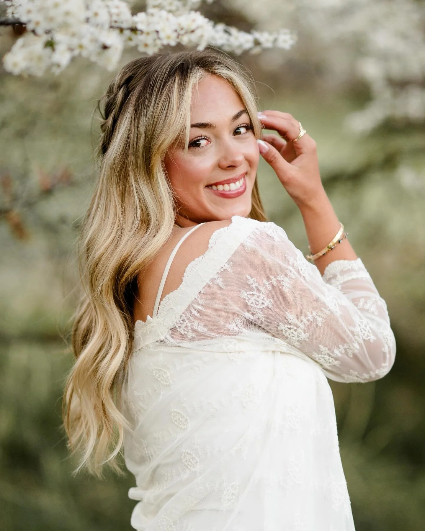 Spring has sprung around town! 🌸 Let&rsquo;s get you on the schedule before they&rsquo;re all gone! Or if you need something at a later date, the &ldquo;mountain daisies&rdquo; will be thick in another month or so. 

#utahspringportraits #ogdenphoto