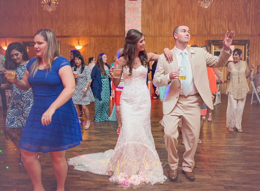 line-dance-groom-bride-happiness-sweet-romance-loving-drink-mason-jar-wedding-photos-pics-images-reception.jpg