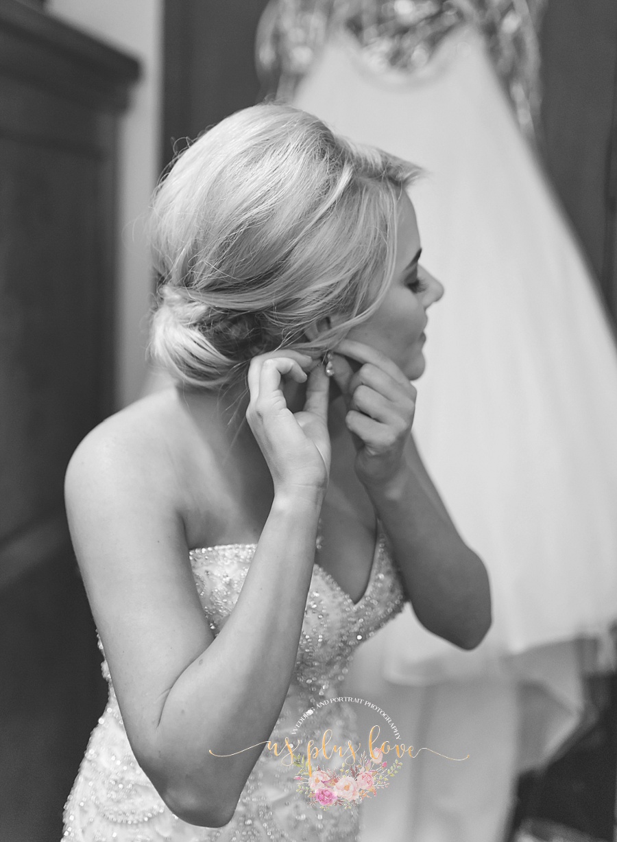 bride-earring-black-and-white-skirt-poofy-vintage-bling-77381-houston-weddings-photography.jpg