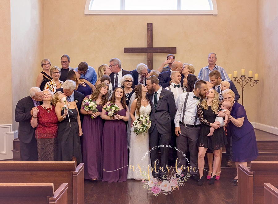 group-photo-wedding-portraits-kiss-love.jpg