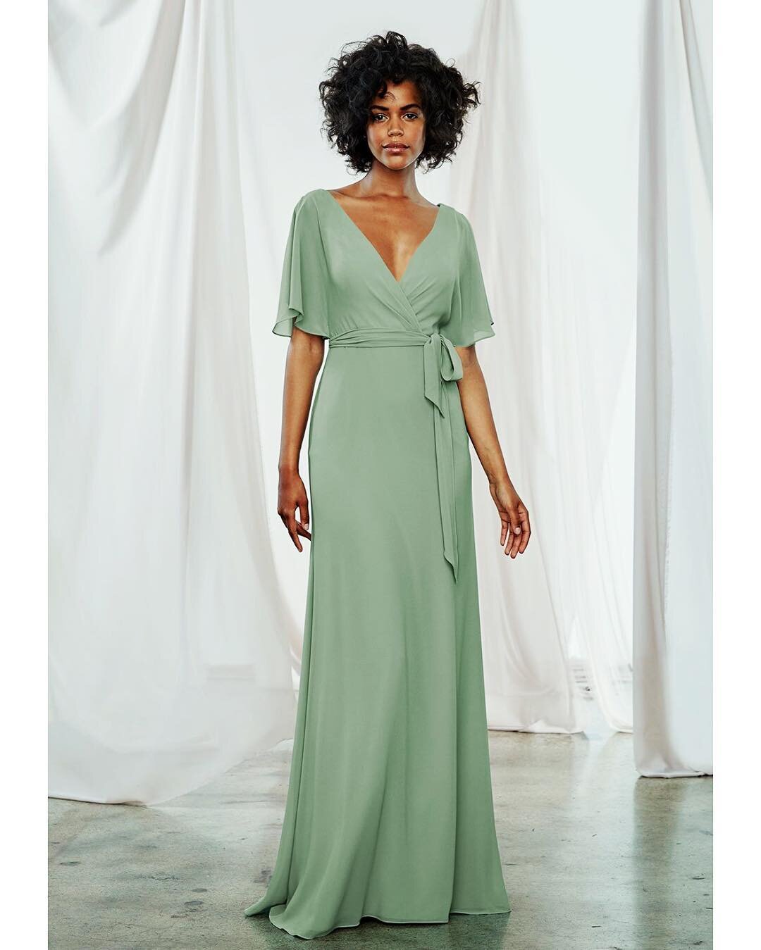 GOOD MORNING AVA: Introducing one of our new Amsale #bridesmaidsdresses in Flat Chiffon. We love this style for its versatility and flattering details, perfect for all body types!  Available in 30 different colours 🙌🏼 2019 collection arriving next 