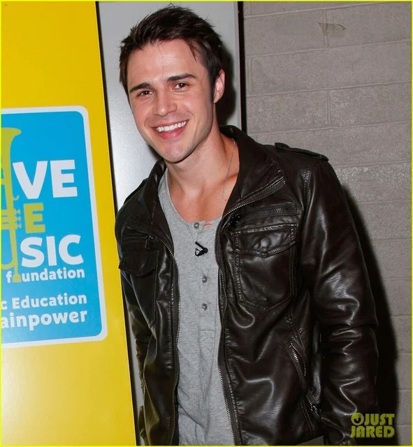 kris_allen_vh1_save_the_music_foundation_benefit_04.sized.jpg