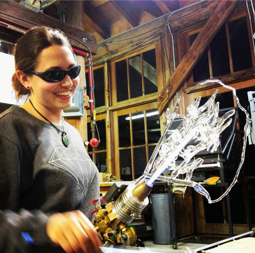 Participating in a workshop at Pilchuck Glass School 
