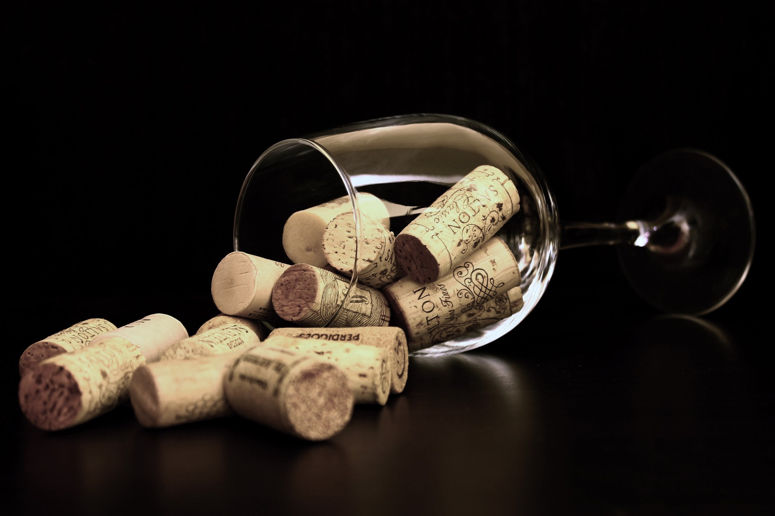 corks-wine-glass-36741.jpg