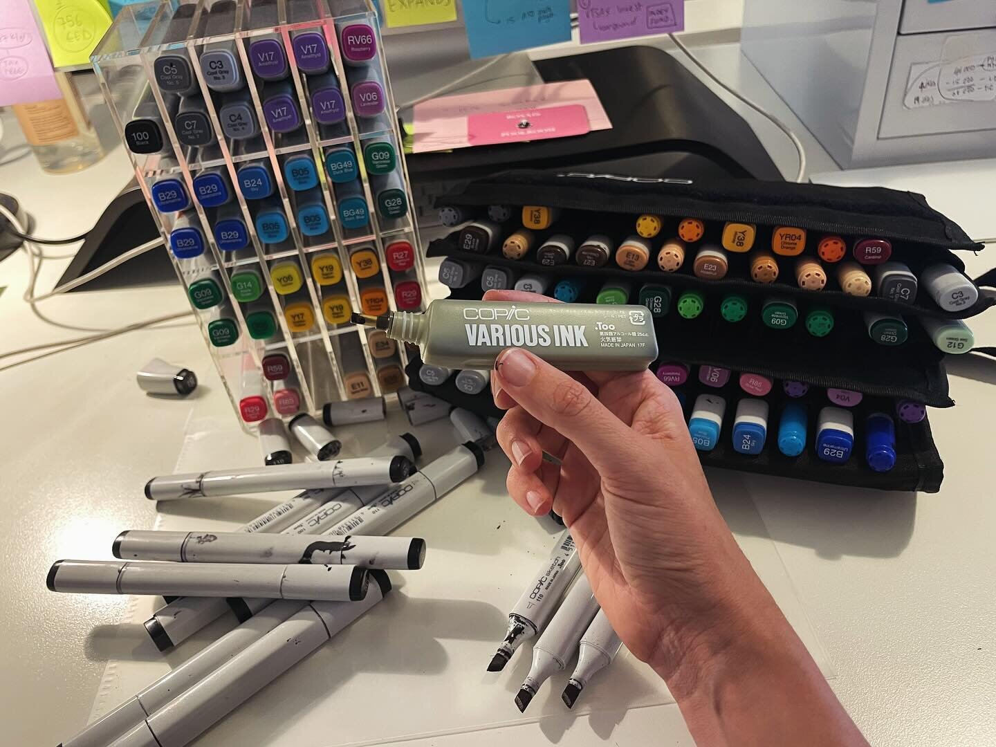 Preparing for a 2 day conference&hellip; refilling about 70 @copicau Copic Markers! 🌈 Dirty hands, happy heart. SO happy to be working BIG on paper and not only digital these days. 🎨 #livedrawing #conference #leadership #art #graphicrecording #copi