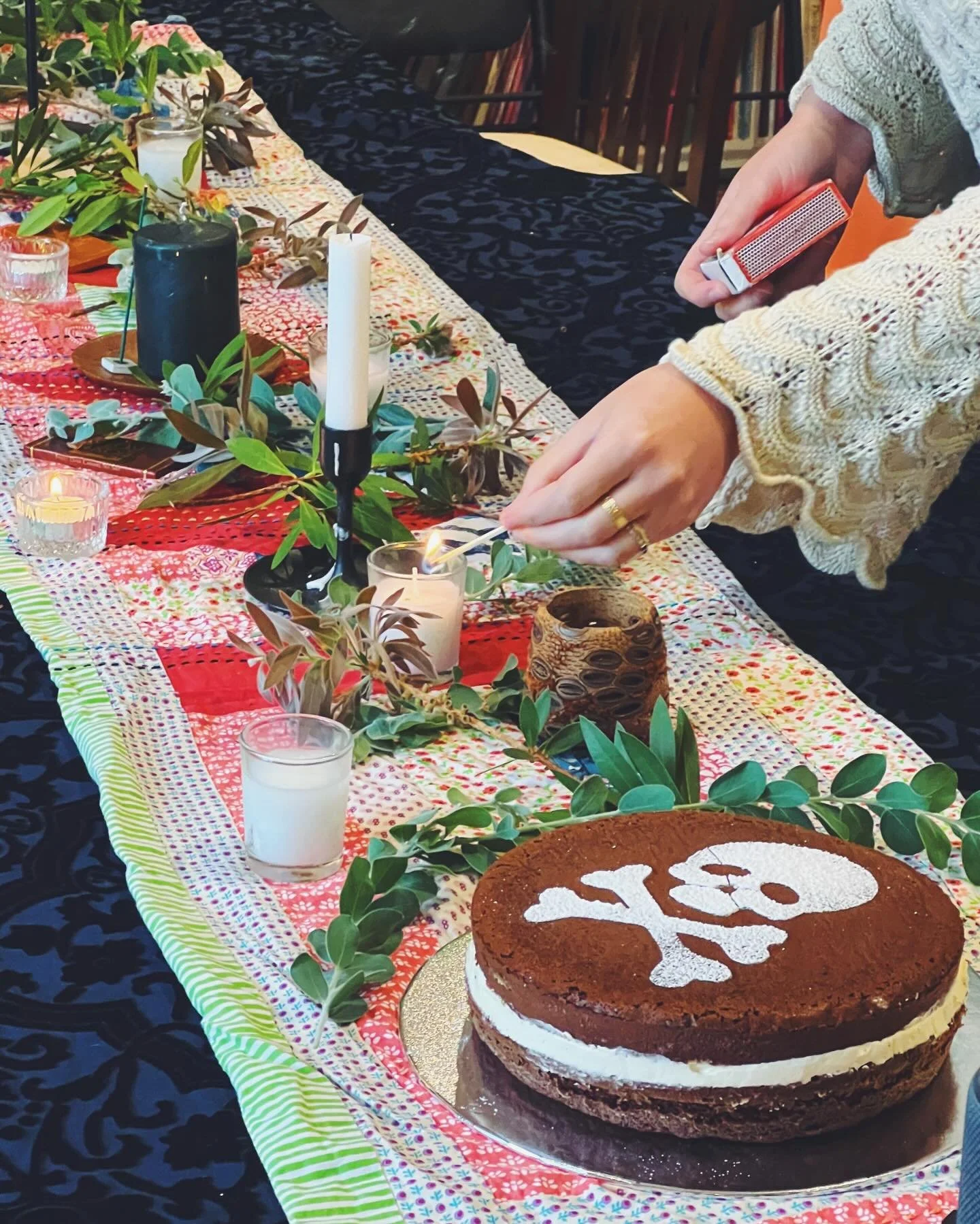 Our November Blue Mountains Death Caf&eacute; was everything we love about these gatherings - good company, big questions, delicious cake - and even a dramatic visit from our resident @roseyravelstonbooks ghost who was toying with the lights in very 