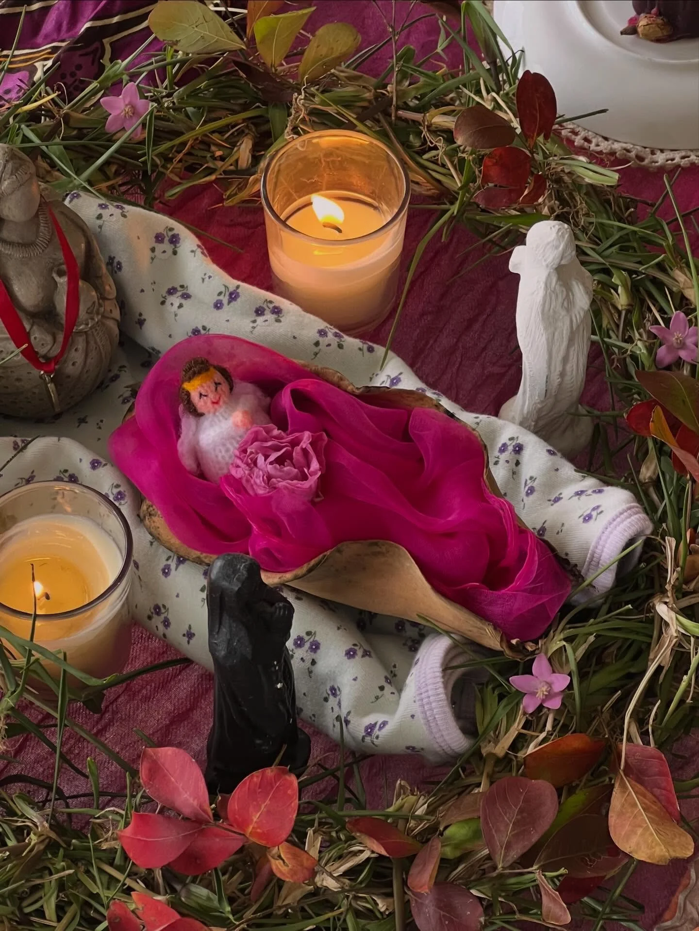 ✨ NOOKS OF DEVOTION ✨
I&rsquo;ve been making Nooks of Devotion my whole life&hellip; long before I had a name for them. As a teen, my bedroom was a full technicolour shrine to friendship and feeling - walls plastered with photos, ticket stubs, theatr