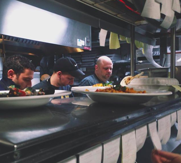 licaris_pizza_kitchen_knappscorner_1.png